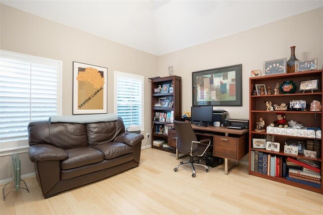 Building Photo - 5325 McCulloch Cir