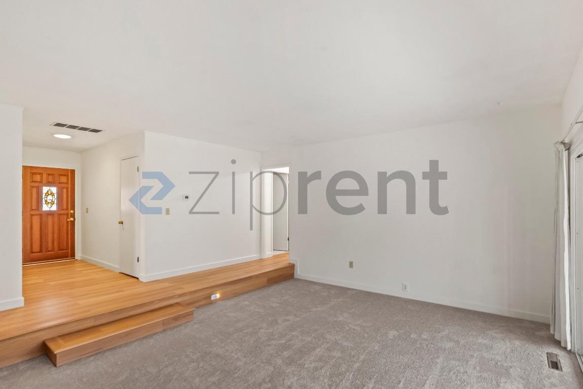 Building Photo - 5063 Maitland Dr