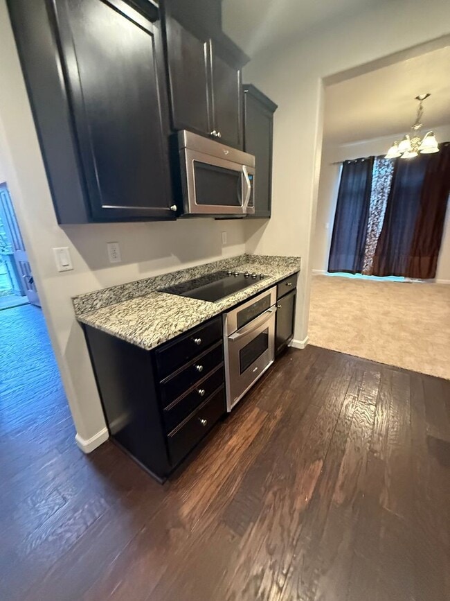 Building Photo - Beautiful Contemporary Home in Hillsboro