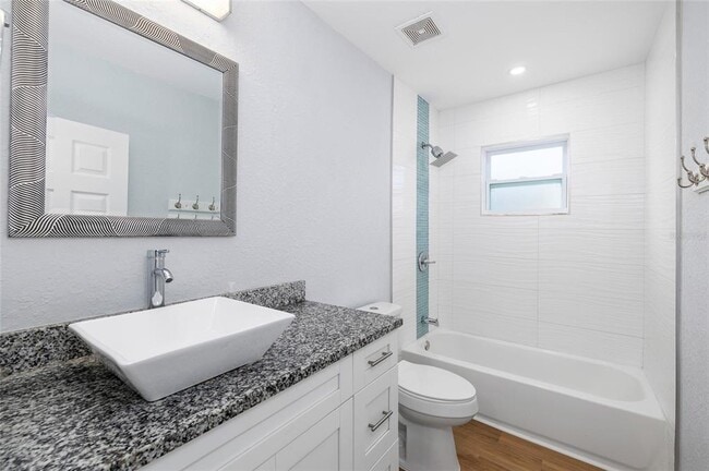 Building Photo - 2606 W Henry Ave