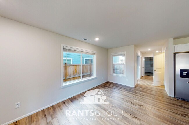 Building Photo - Great Location! Easy JBLM Commute!