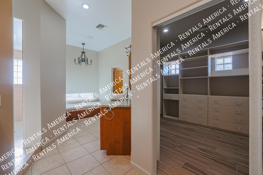 Building Photo - 14731 E Dixileta Dr