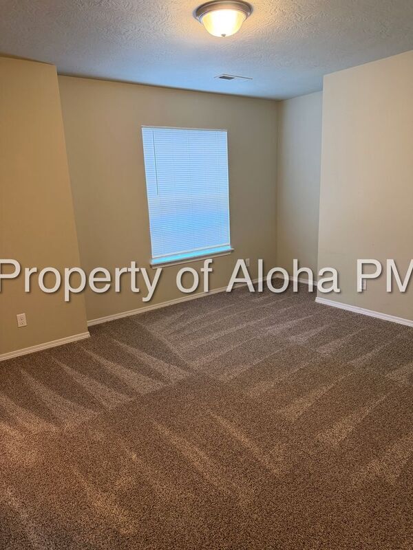 Building Photo - 1023 W Pine Ave