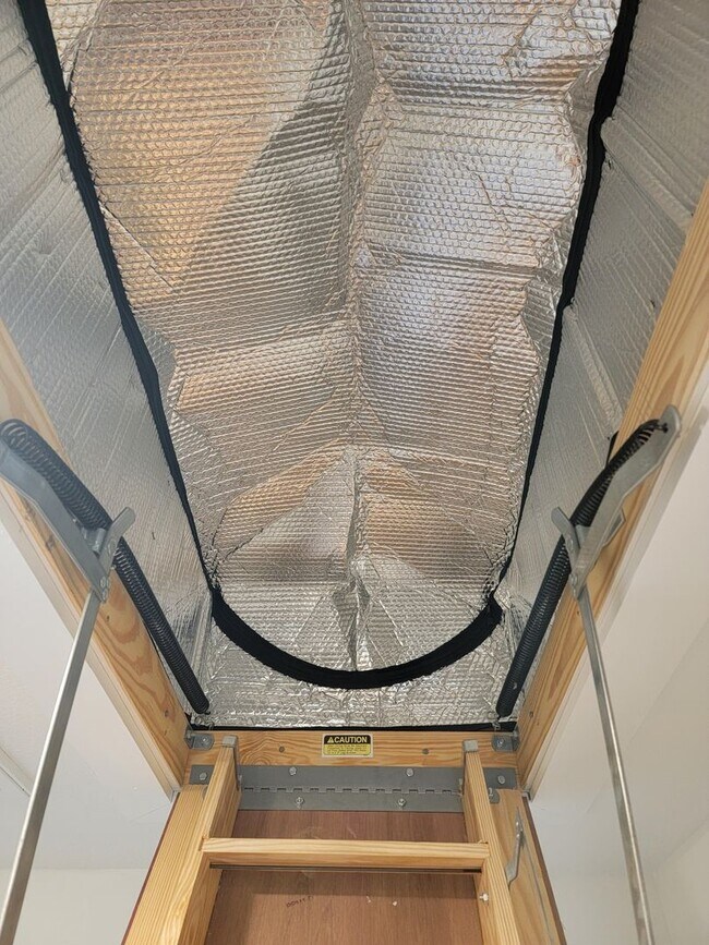 Building Photo - Large 2 Bedroom Luxury Townhome For Rent Near Billy Dunlop Park!