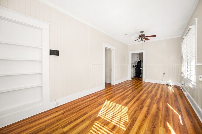 Building Photo - 2301 Hill St