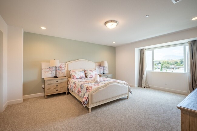 Building Photo - Lovely Home in Chino Valley Unified School...