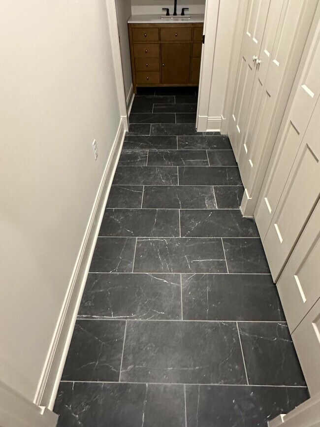 Building Photo - 307 W Main St