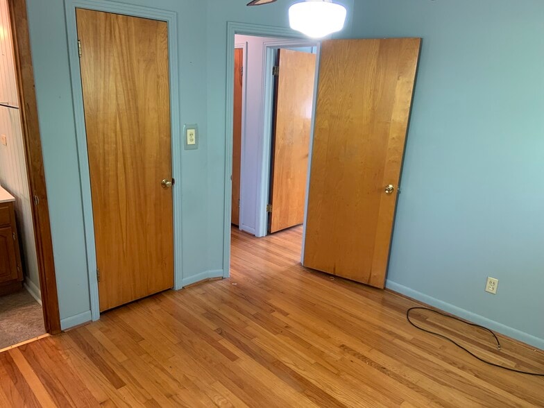 Building Photo - 56 Meadowlane Dr