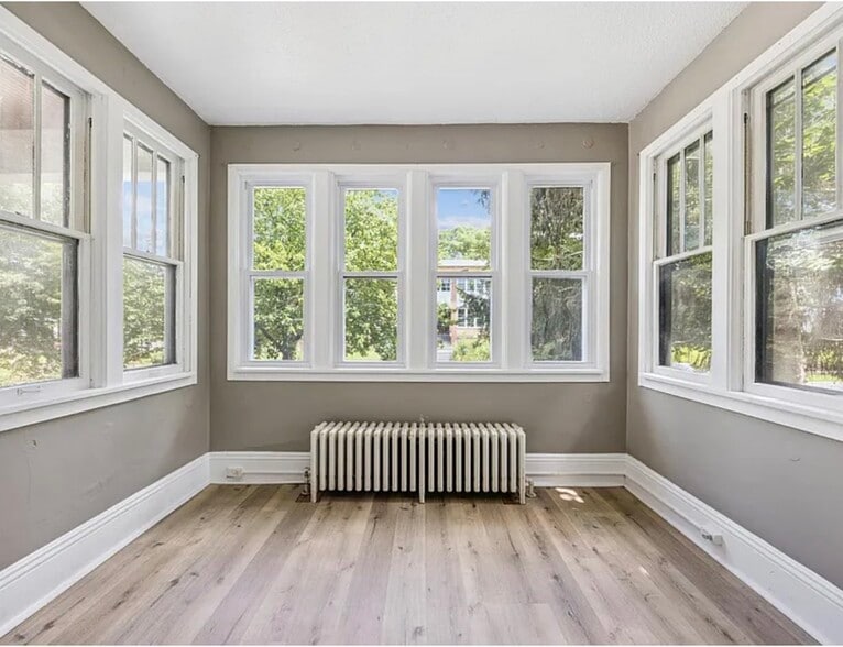 Building Photo - 2416 Harriet Ave