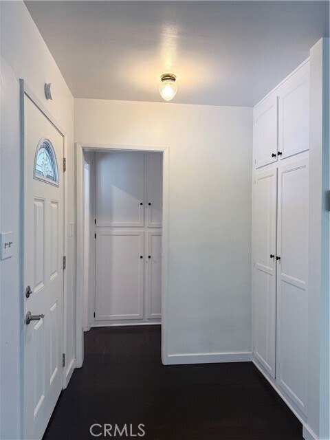 Building Photo - 527 N San Antonio Ave