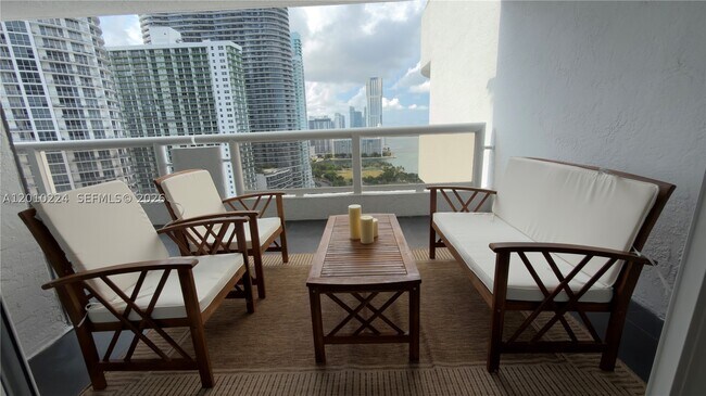 Building Photo - 1717 N Bayshore Dr