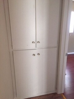 Building Photo - Huge 4/2 house located on a very desirable area. section 8 approved