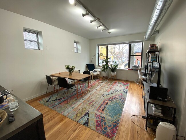 Building Photo - Bright and Sunny 1 Bedroom in UK Village- Laundry, Central Heat/AC, Free Fast Internet Included