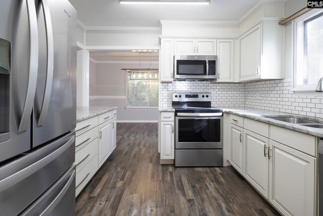 Building Photo - 251 Shoreline Dr