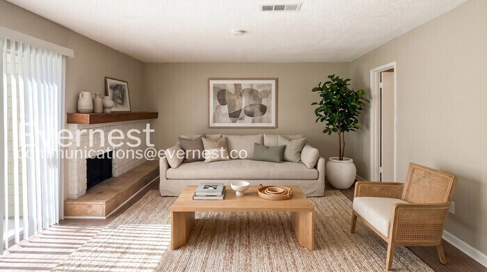 Building Photo - 2719 Meadowgrass Ln