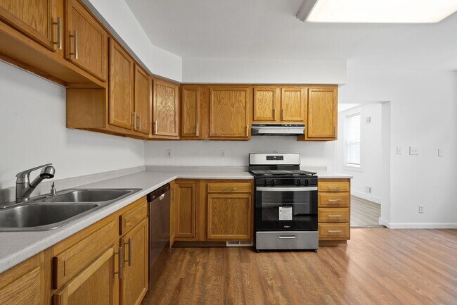 Building Photo - Stunning 3 bed, 2.5 bath home in McKees Rocks available October 1!