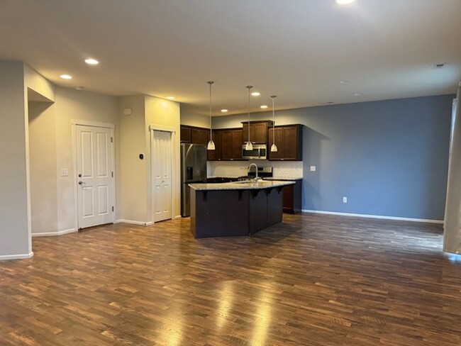 Building Photo - Move in Ready 3Br 2.5 Bath in Lacey with M...