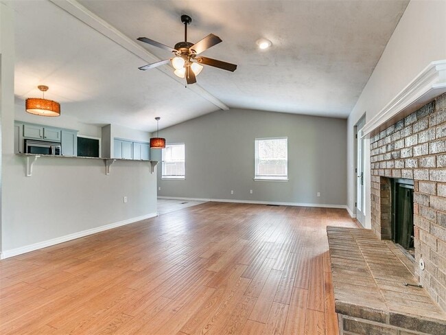 Building Photo - 117 Sonora