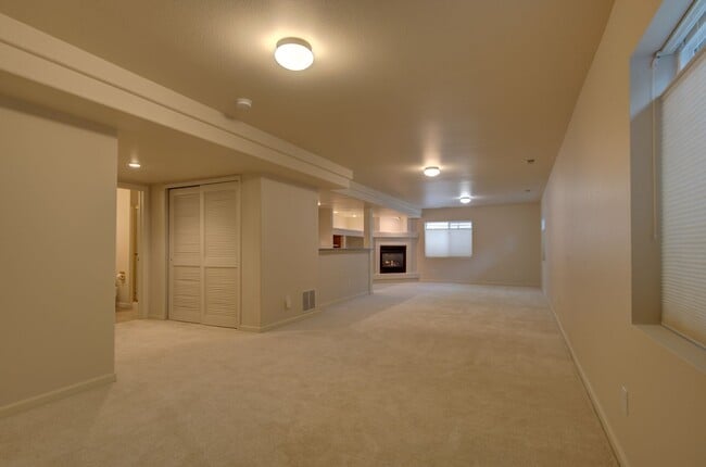 Building Photo - Beautiful clean home ready to move in on 08/05/2026 but not before!