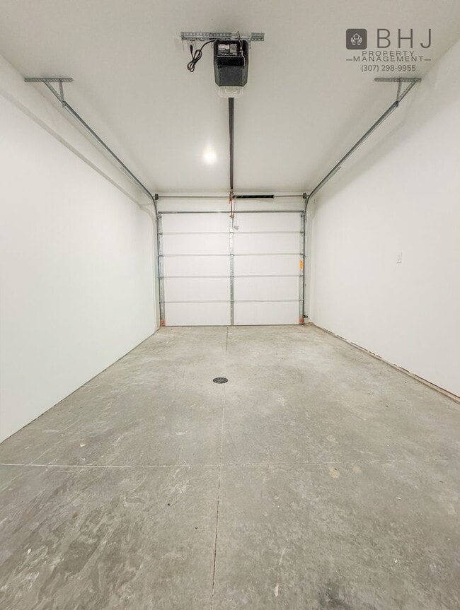 Building Photo - BRAND NEW! 2 BED/ 2BATH Dog Friendly Twin ...