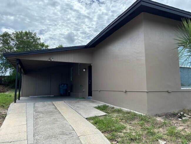Building Photo - 1080 Edgehill Ave