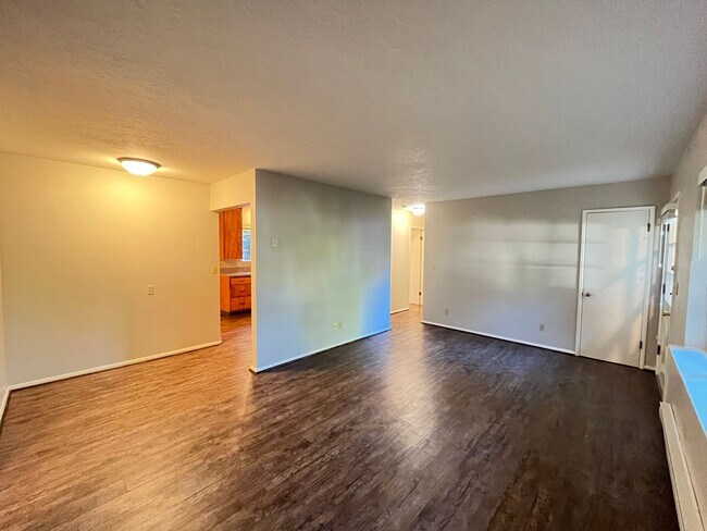 Building Photo - Lovely 2 Bed + 1 Bath Unit in Forest Grove...