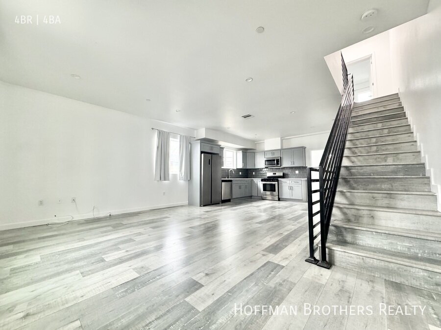 Building Photo - 158 N Mariposa Ave