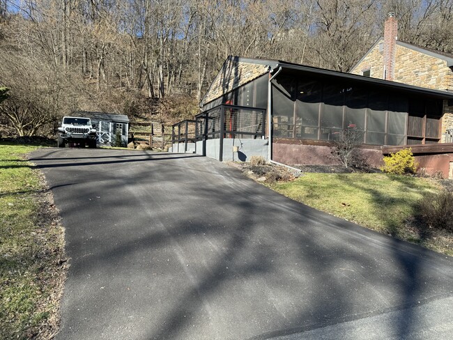 Building Photo - 312 Lehigh Dr