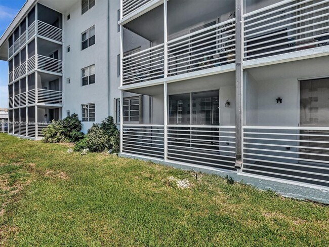 Building Photo - 3600 NE 170th St