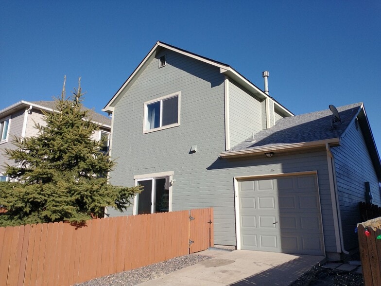 Building Photo - 6124 Scottsbluff Dr