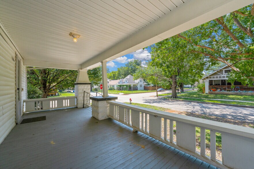 Building Photo - 156 S Estelle St