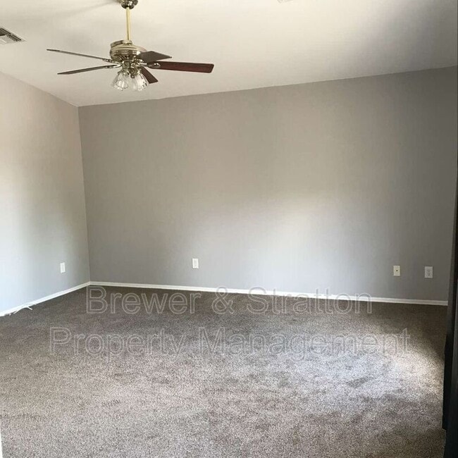 Building Photo - 4610 N 124th Ave