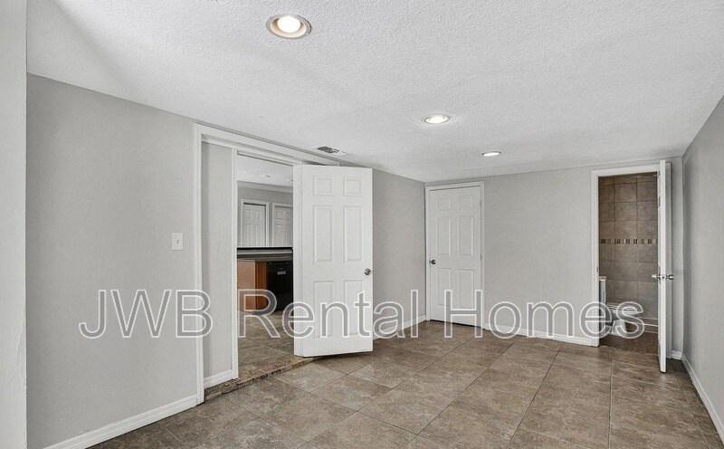 Building Photo - 3119 Dolly Dr