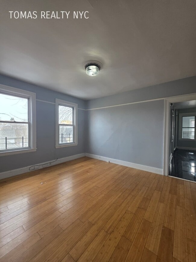 Building Photo - 16 Sherwood Ave