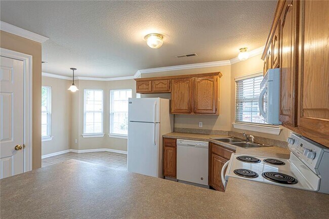 Building Photo - 245 Ravenwood Rd