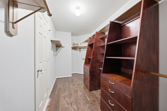 Building Photo - 2319 Falcon Knoll Ln