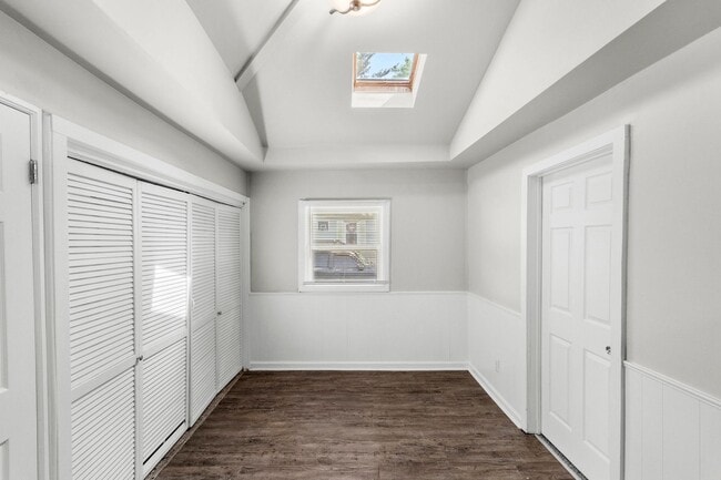 Building Photo - 3 Bedroom Home Available NOW