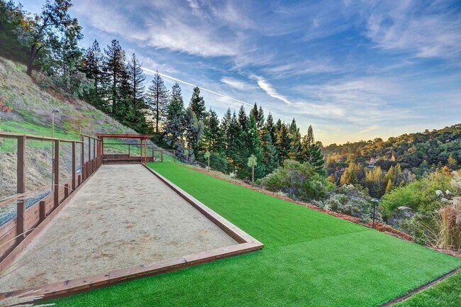 Building Photo - STUNNING LUXURY HOME WITH GORGEOUS SETTING IN WONDERFUL ORINDA!