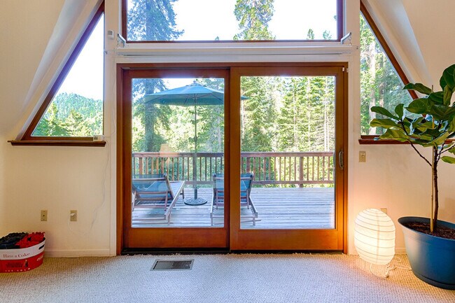 Building Photo - 18 Huckleberry Heights