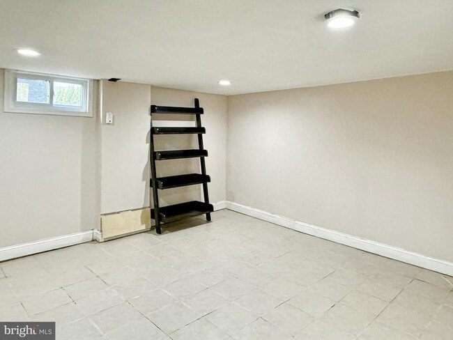 Building Photo - 116 W Berkley Ave