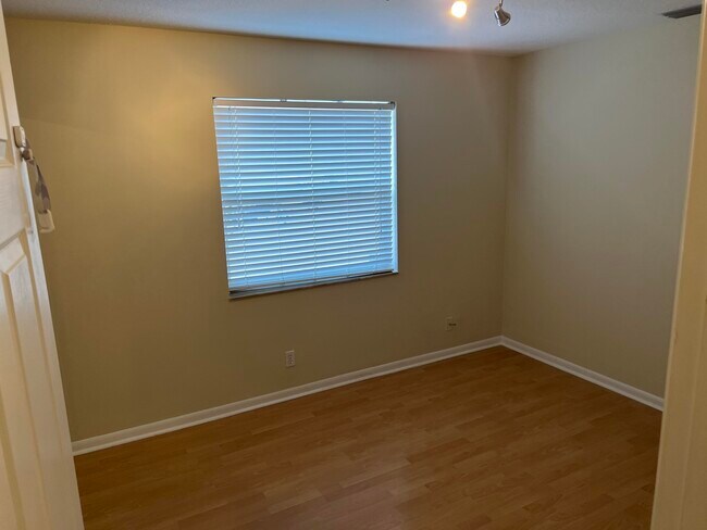 Building Photo - 1073 Siena Oaks Cir E