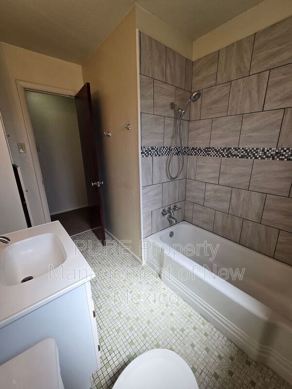 Building Photo - 2625 E 22nd St