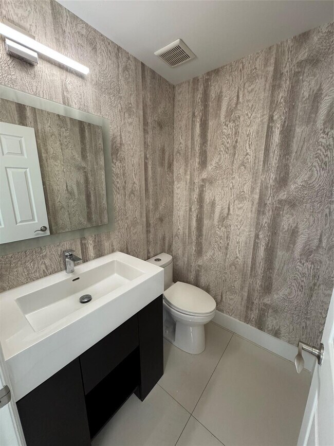 Building Photo - 2710 NE 184th Terrace