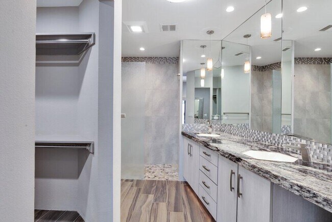 Building Photo - 73416 Irontree Dr