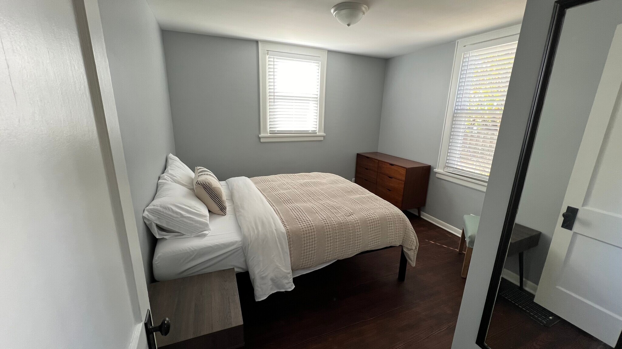 Bedroom 2, Queen - 3044 Minot Ave
