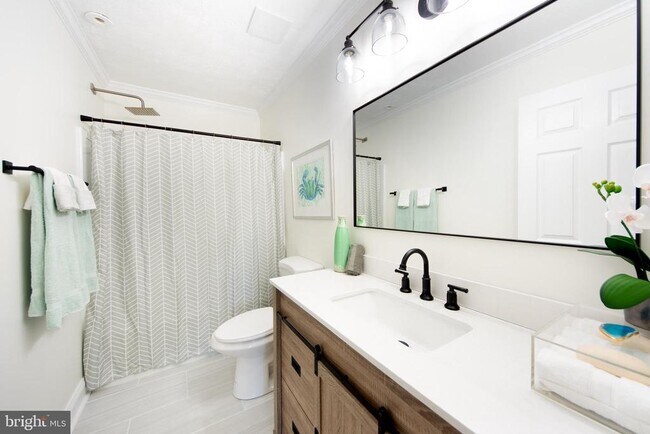 Building Photo - 105 King George Ct