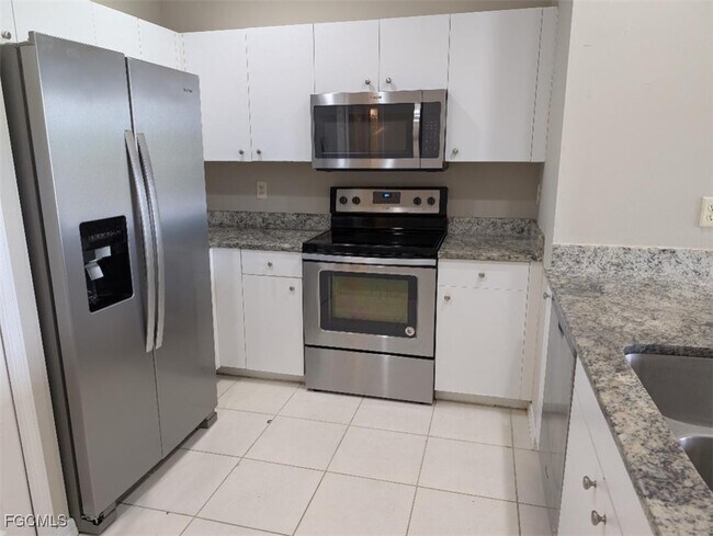 Building Photo - 2933 Santa Barbara Blvd