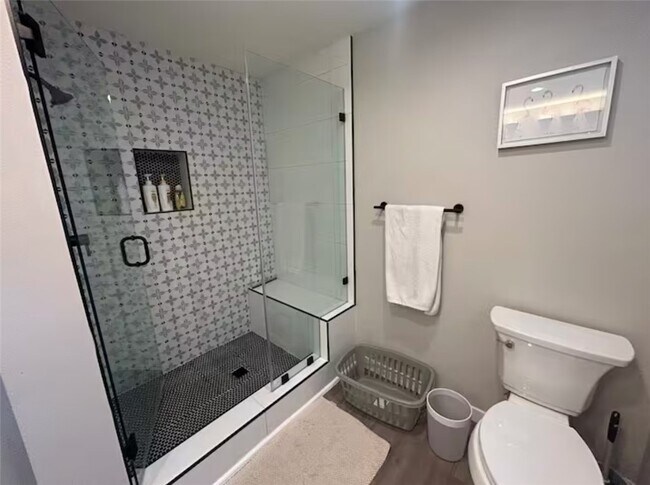 Building Photo - 181 N Waverly St