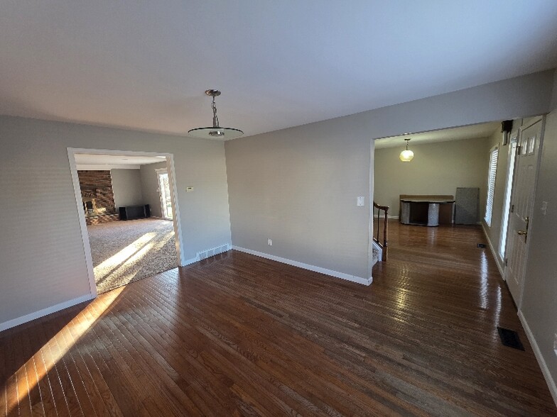 Building Photo - 31659 Perth St