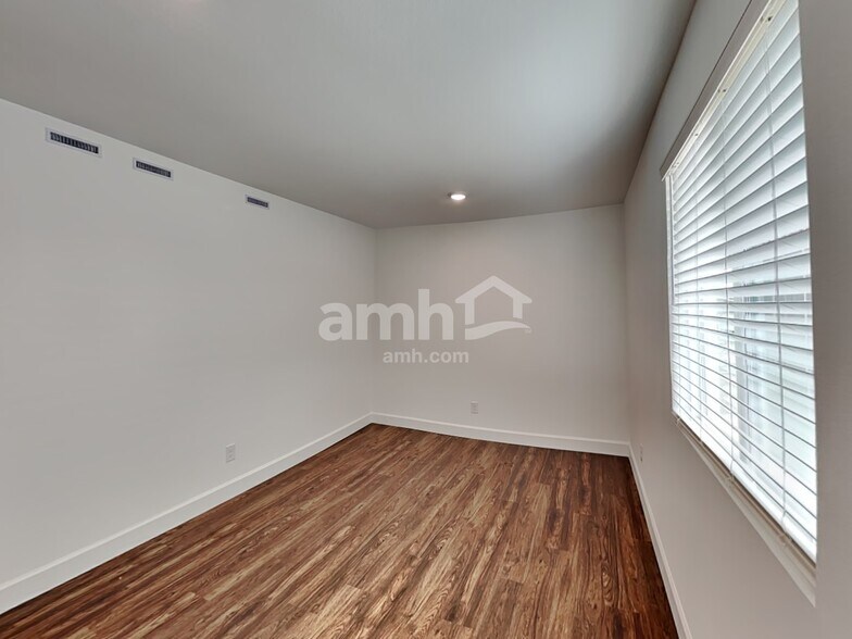 Building Photo - 9140 Ribbon Mdw Ct